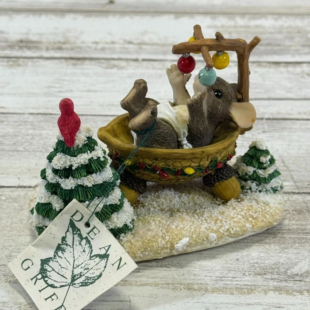 Charming Tails‎ Squashville Baby's 1st Christmas Baby Crib Mouse Figurine 87/705